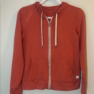 Vuori women’s zip up hoodie in like new condition.
